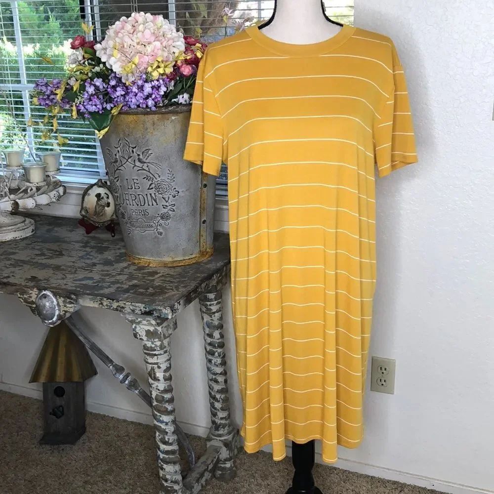 NEW Veveret Gold and White Striped Short Sleeve Casual Shift Dress